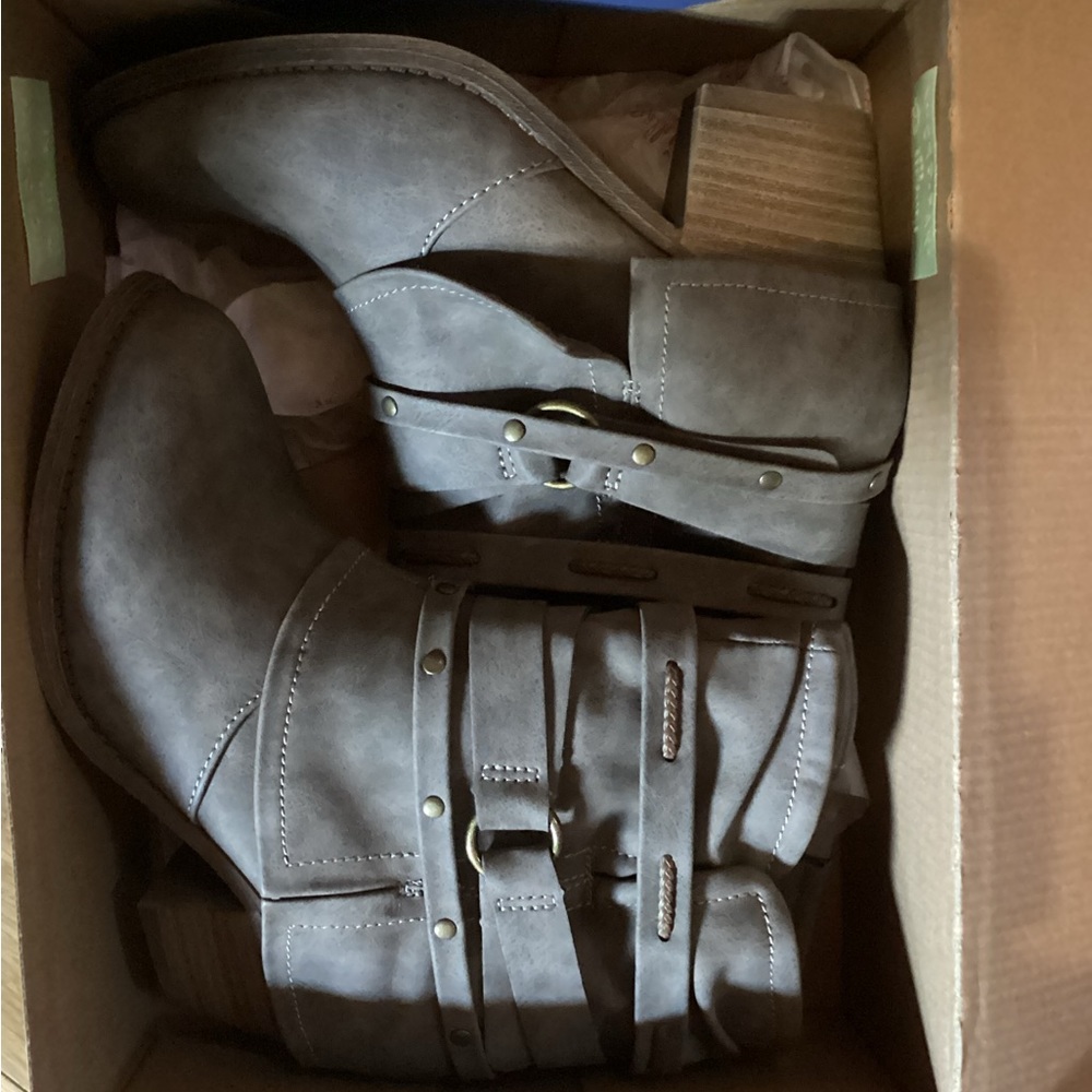 Jelly pop women’s brown boots size 7